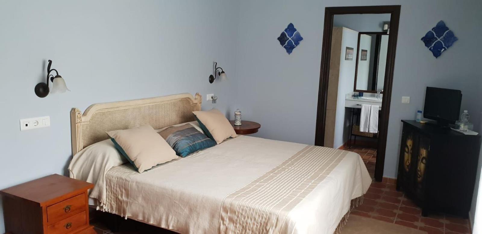 Hotel Cortijo De Salia Alcaucin Room photo