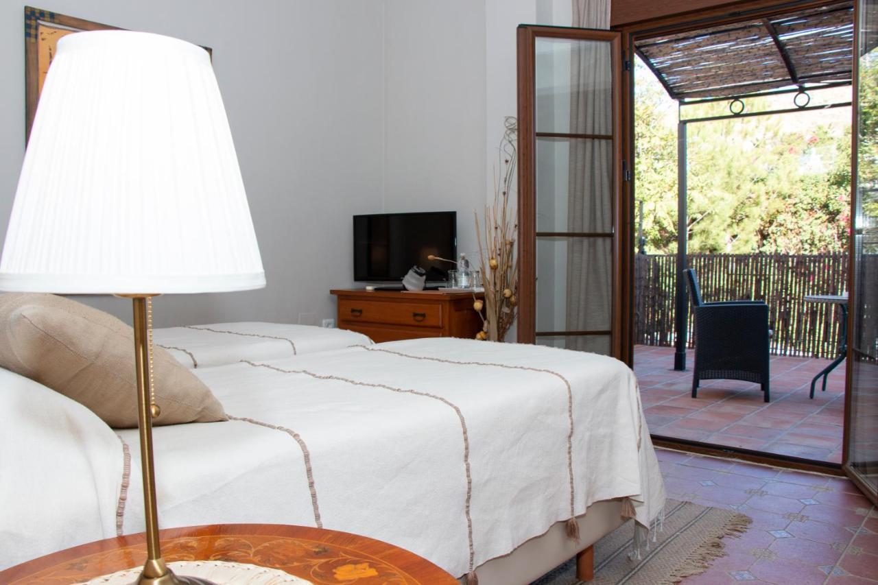 Hotel Cortijo De Salia Alcaucin Exterior photo